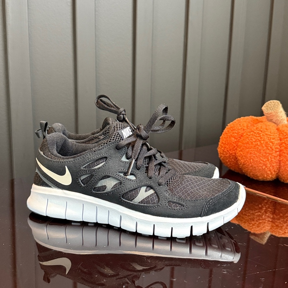 Nike Free Run 2 | Black White Sneakers | Size 6Y Women's -7.5 NWOT Running Shoes - Picture 10 of 17